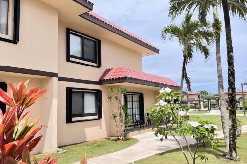 Stylish 4BR Condo Near Pool – Great for Living or Investing!