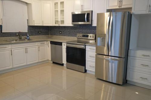Modern 2BR Condo in Tumon View – Water Included