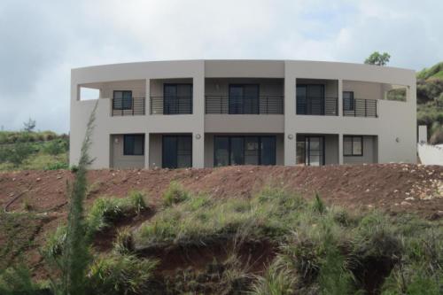 4BR Home with Ocean & Mountain Views